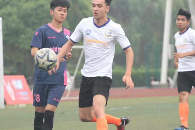 法尔14分14板7帽布莱克尼30分 肯帝亚不敌新疆